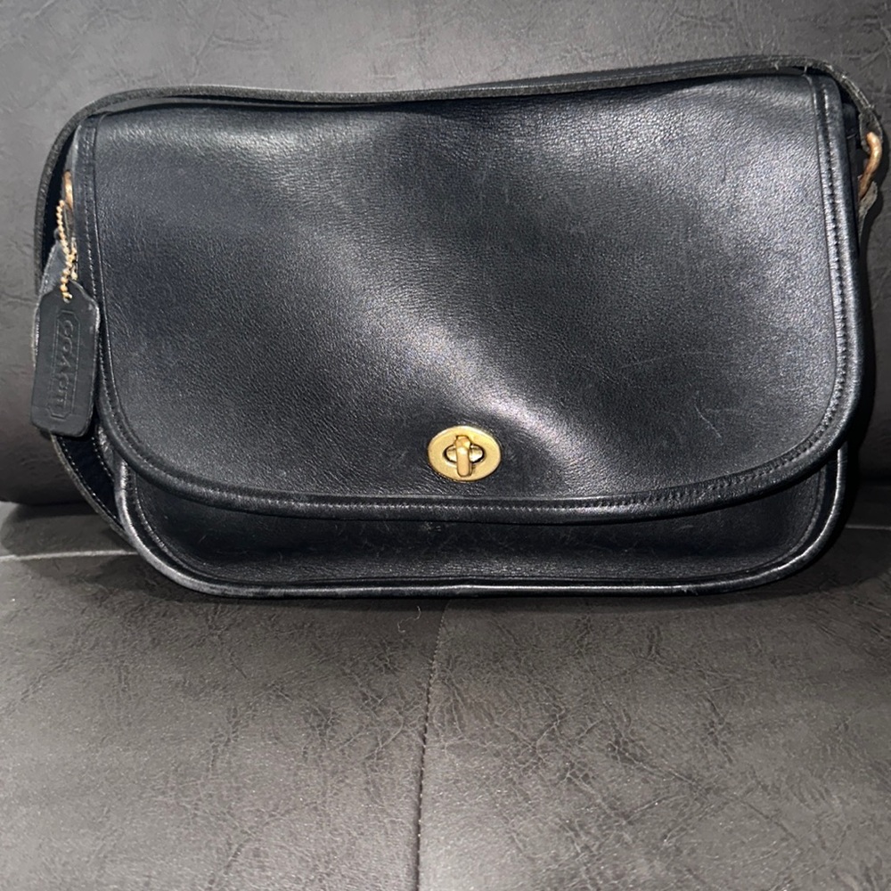 Coach Black Leather Shoulder Bag with Gold Turnlock